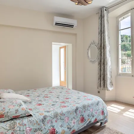 Le Chateau Olive Et Raisin Apartment